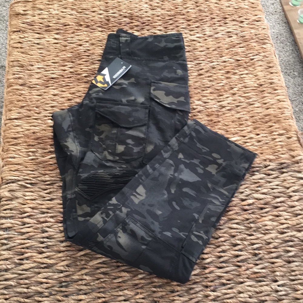IDOGEAR pants. NWT G3 combat pants. Airsoft. Camouflage. Size 30.